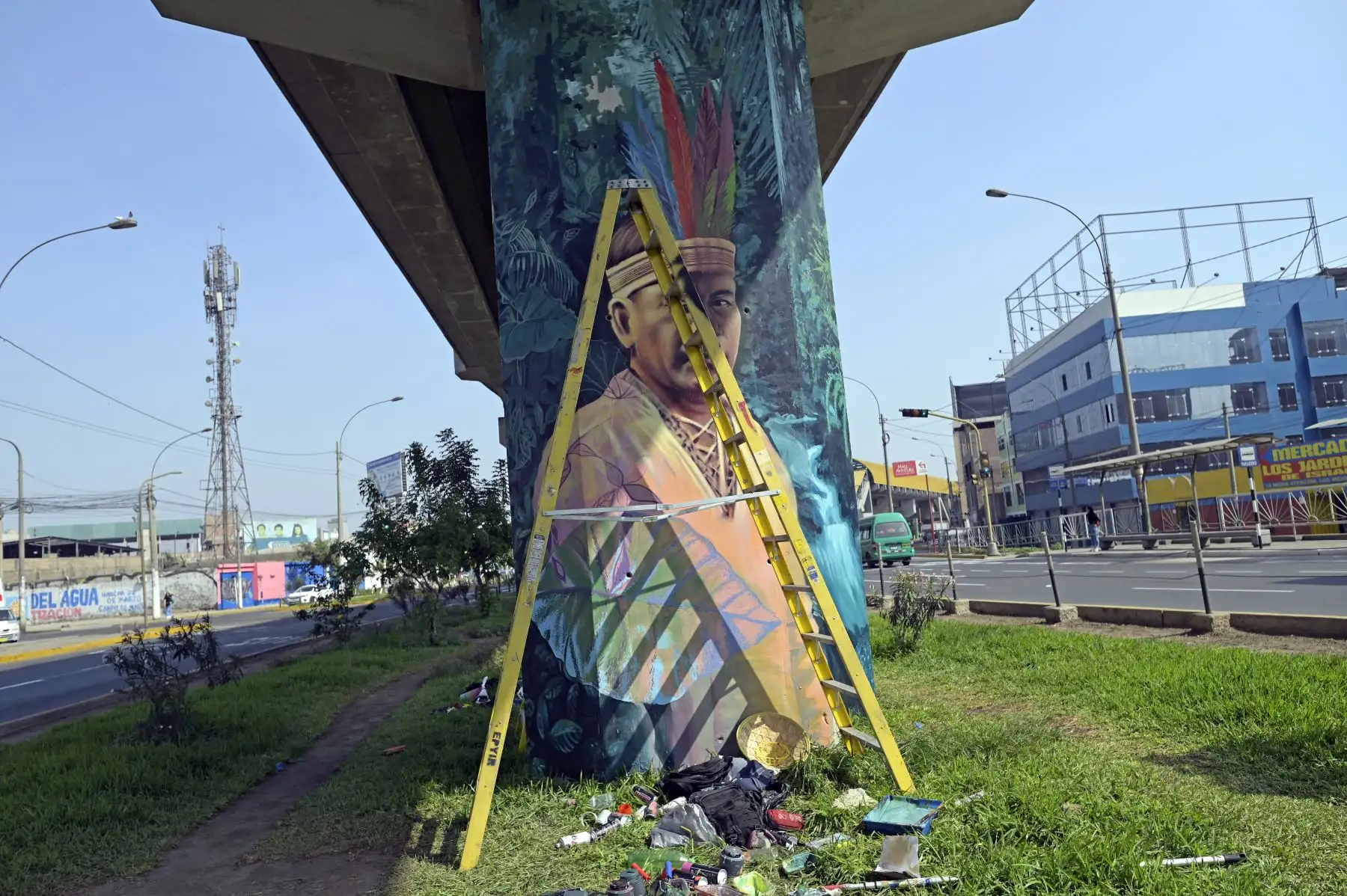 Artistas y voluntarios del Bicentenario embellecen y le dan color a San Juan de Lurigancho con la creación de murales entre las estaciones Pirámide del Sol y Los Jardines. Foto: Bicentenario 2024
