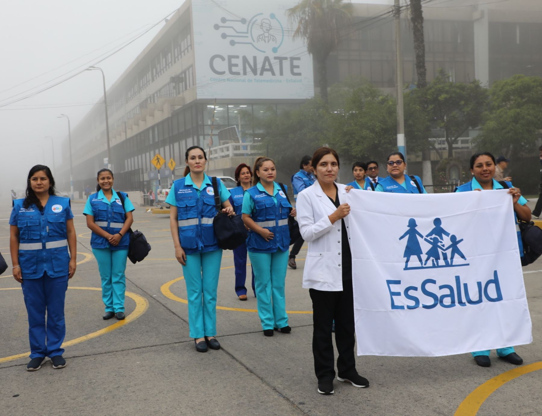 Un equipo conformado por 12 profesionales de la salud del Hospital Perú de EsSalud viajó a Iquitos para reforzar las atenciones de salud en la capital de Loreto. ANDINA/Difusión