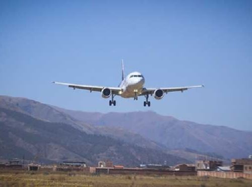 La ciudad de Huancavelica contará con un aeropuerto, será el primero de la región, anunció el ministro de Transportes y Comunicaciones, Raúl Pérez.