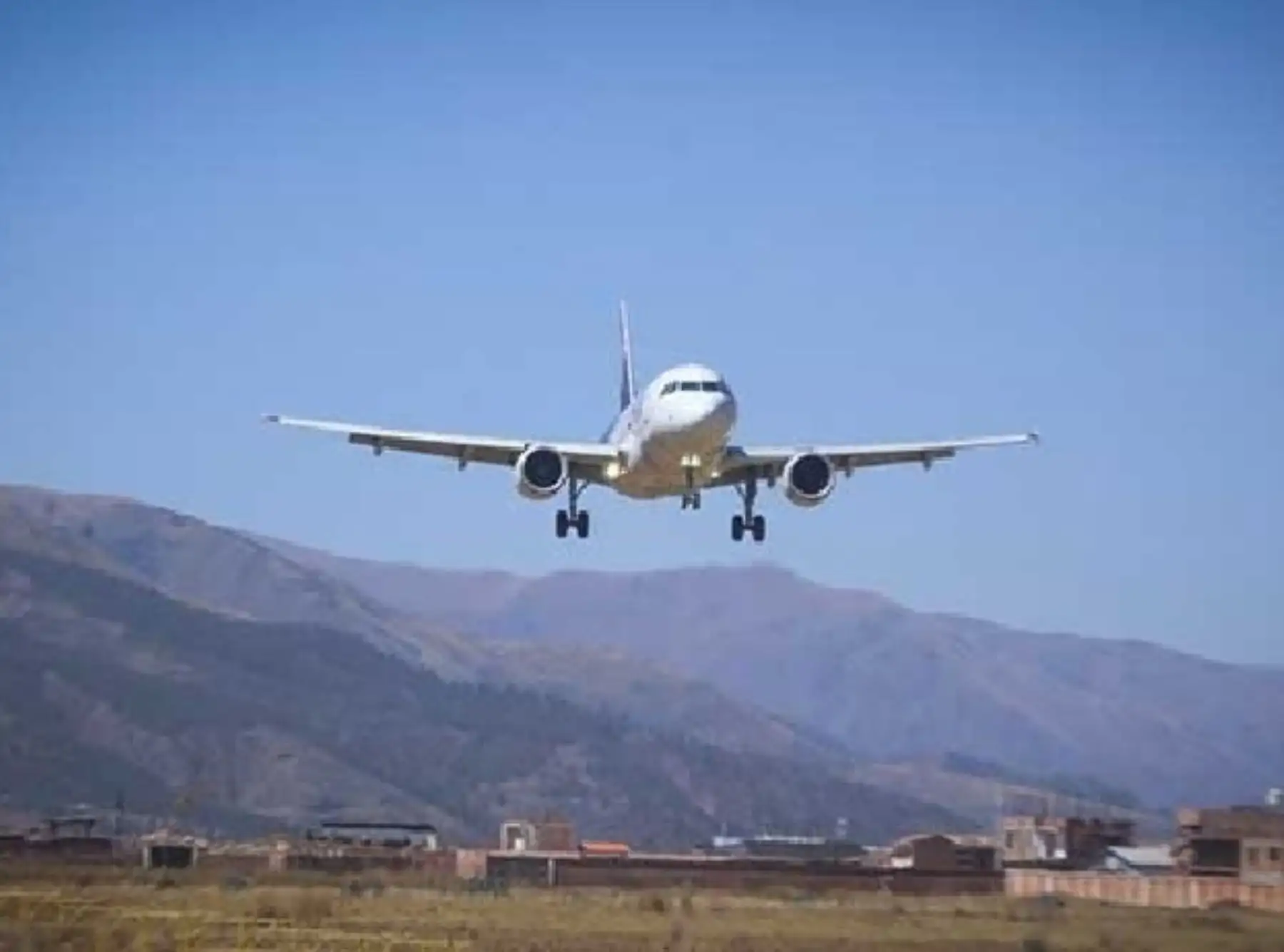 La ciudad de Huancavelica contará con un aeropuerto, será el primero de la región, anunció el ministro de Transportes y Comunicaciones, Raúl Pérez.
