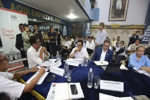 El ministro de Salud, César Vásquez, participó hoy en la sesión descentralizada del Congreso de la República desarrollada en la región Tumbes.