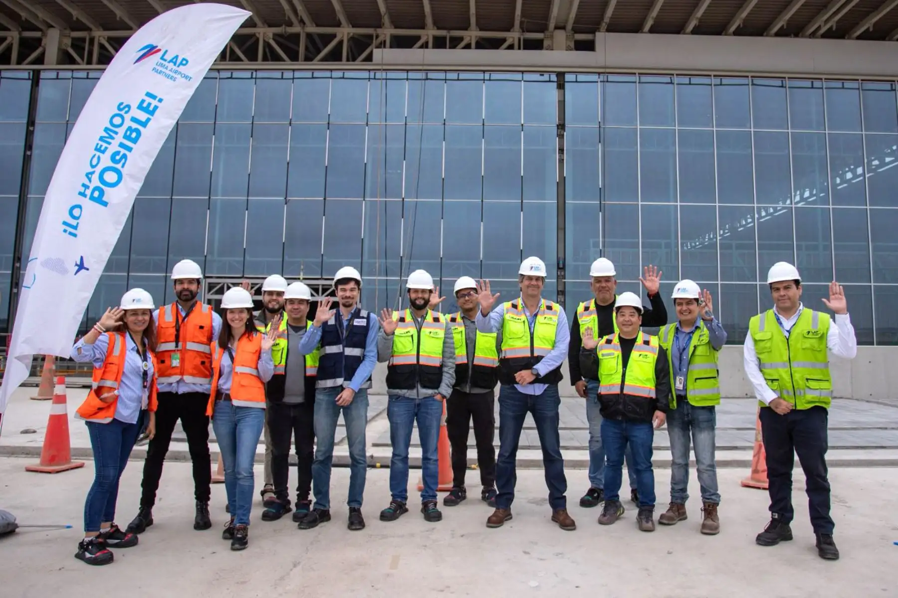Destacados cocineros peruanos y ejecutivos de LAP recorrieron la zona del nuevo aeropuerto Jorge Chávez en donde se ofrecerá la gastronomía peruana a turistas nacionales y de todo el mundo. Foto: ANDINA/LAP.