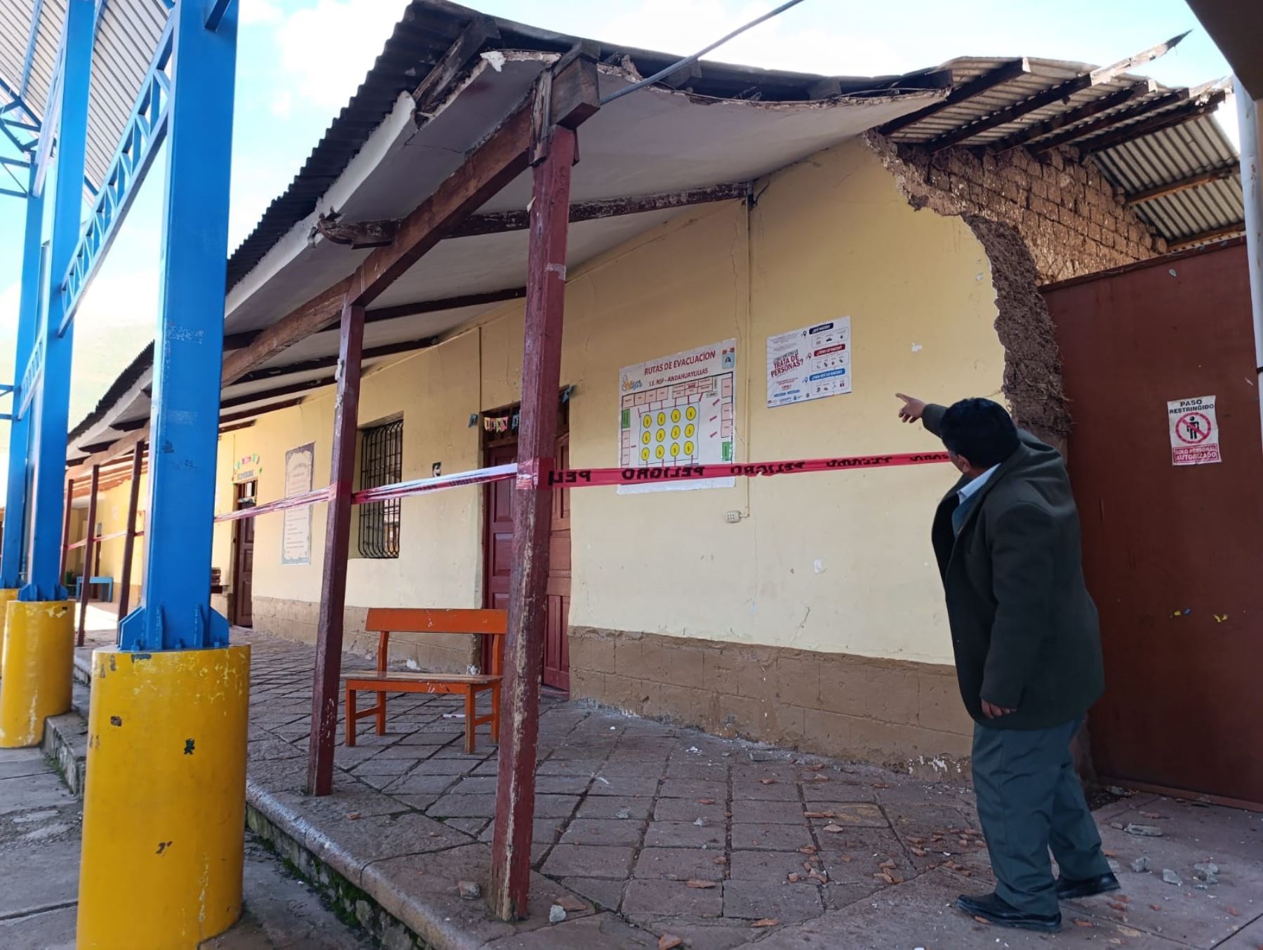 La comunidad educativa de Andahuaylillas solicitó a las autoridades que se declare inhabitable al colegio Nuestra Señora de Fátima debido a los daños severos causados por los continuos sismos que se registran en ese distrito ubicado en la provincia de Quispicanchi, región Cusco. ANDINA/Percy Hurtado Santillán