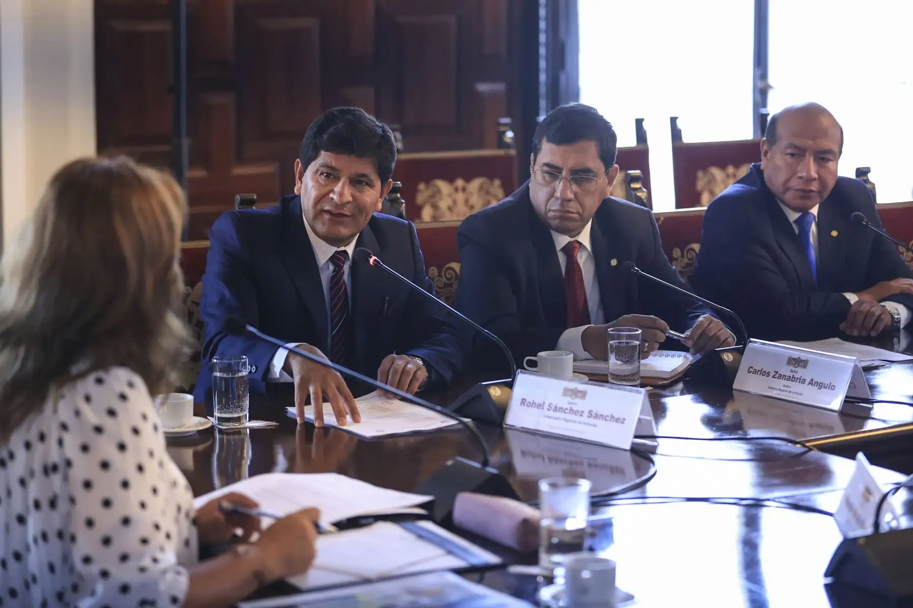La presidenta Dina Ercilia Boluarte Zegarra, participó en una reunión de trabajo con el Gobernador Regional de Arequipa, Señor Rohel Sánchez Sánchez.
Foto: ANDINA/Prensa Presidencia