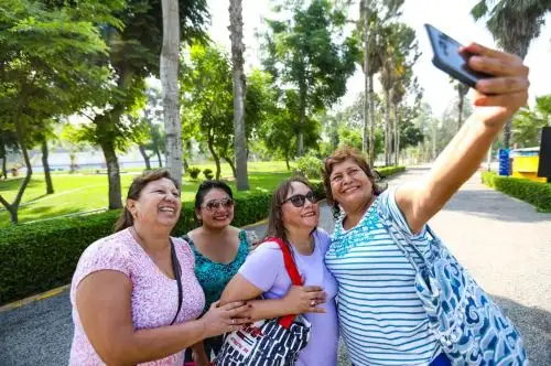 El Servicio de Parques de Lima (Serpar) ha preparado para este fin de semana una variada agenda artística, cultural y recreativa en sus clubes y parques metropolitanos con motivo del Día de la Madre que se celebra cada segundo domingo de mayo. Foto: Serpar