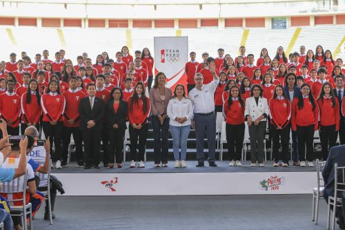 Esta tarde en el Estadio Nacional, la presidenta de la República, Dina Ercilia Boluarte Zegarra, reconoció a los jóvenes deportistas peruanos que ganaron 100 medallas en los I Juegos Bolivarianos de la Juventud 2024, realizados en Bolivia. Foto: ANDINA/Presidencia