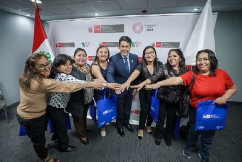 Titular del Midis escuchó las diversas problemáticas que afrontan las localidades representadas por las autoridades femeninas que conforman la Asociación de Alcaldesas del Perú .