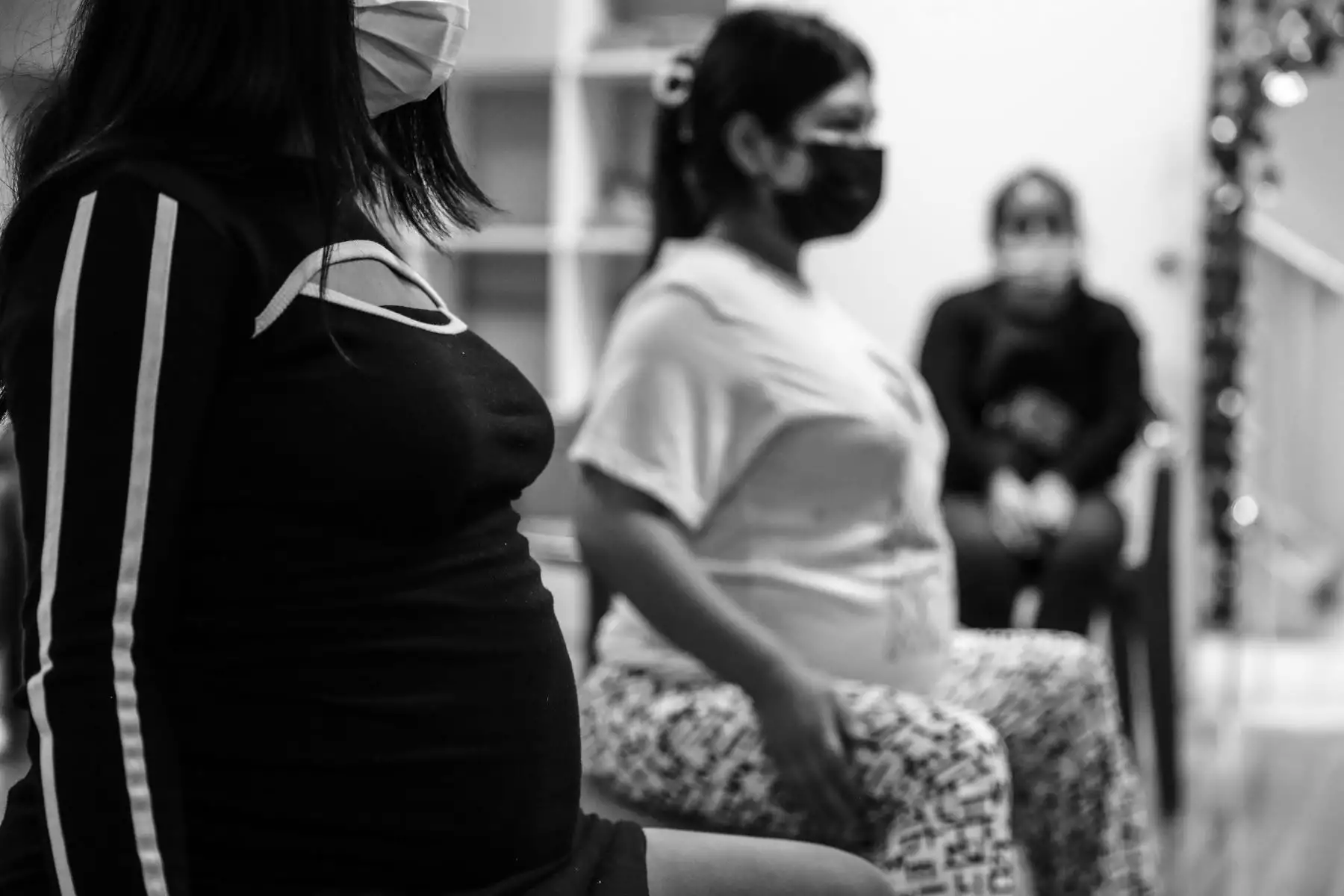 Cientos de jóvenes adolescentes embarazadas acuden a la Unidad Ambulatoria del Servicio de Adolescencia del Instituto Nacional Materno Perinatal (ex Maternidad de Lima), para sus consultas prenatal y para recibir orientación sobre su futuro como madres. Foto: ANDINA/Daniel Bracamonte