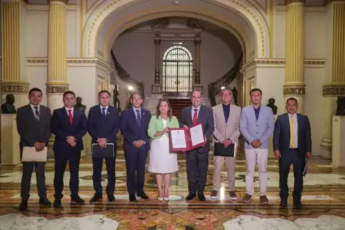 Presidenta afirma que su gobierno atiende necesidades de las municipalidades del país