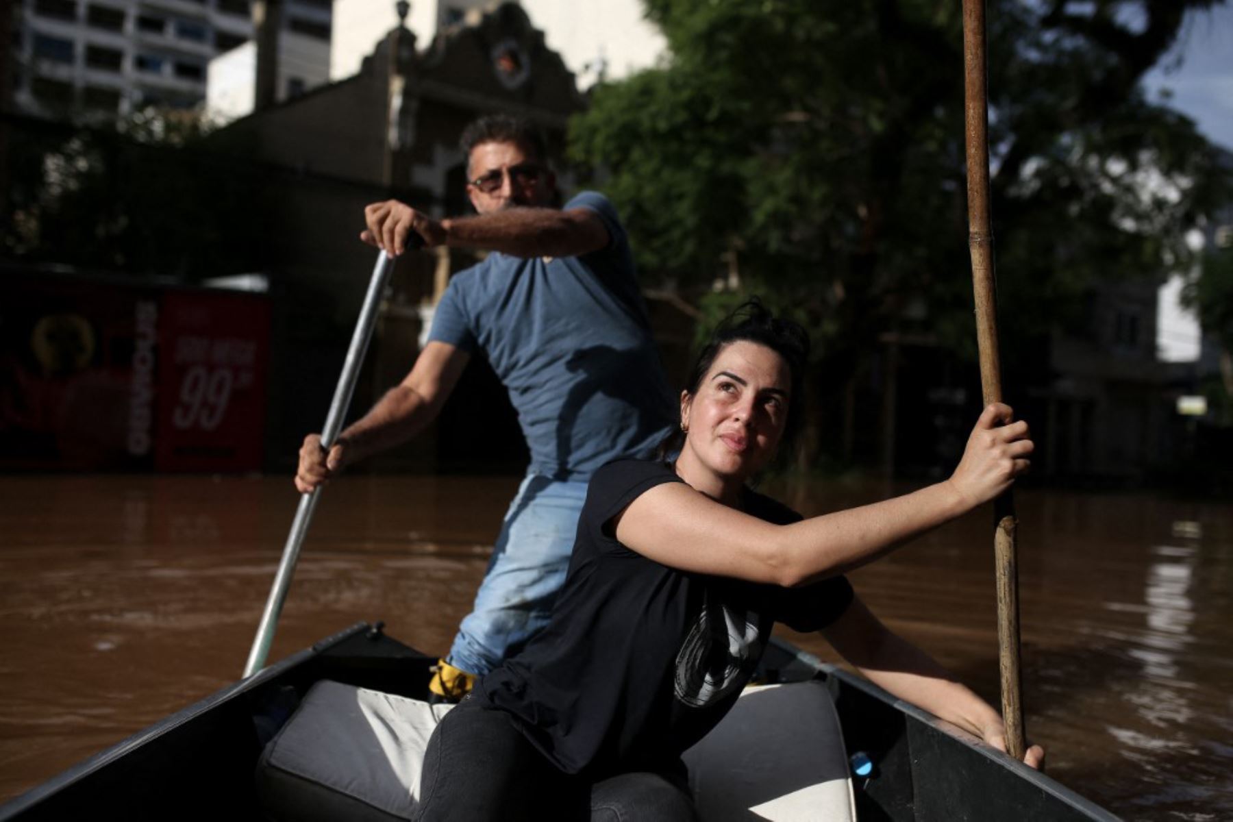 El número de muertes por las históricas inundaciones en el sur de Brasil alcanzó este miércoles el centenar, a la vez que las autoridades suplican a los afectados no volver a las zonas de riesgo. Foto: AFP