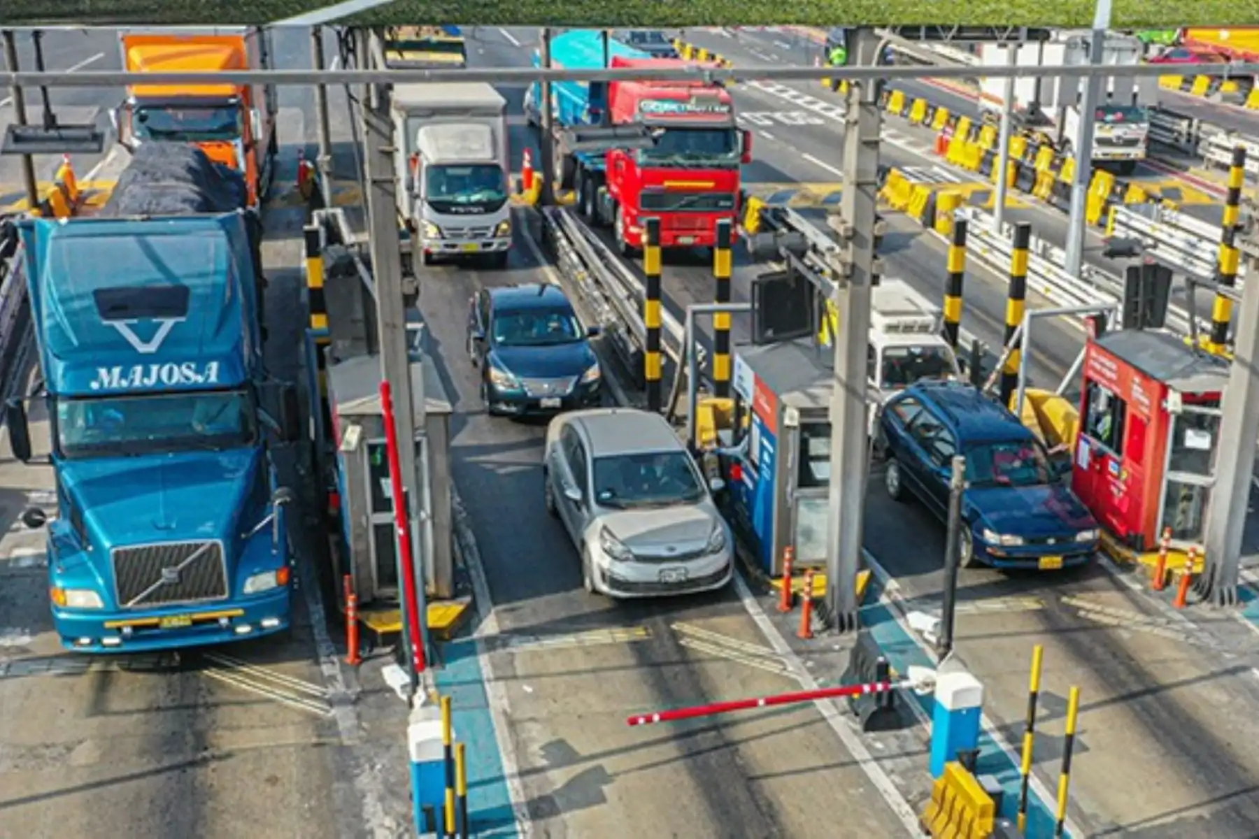 A través de la Dirección General de Políticas y Regulación en Transporte Multimodal (DPNTRA), el MTC elabora el decreto supremo que modificará el Reglamento Nacional de Tránsito para implementar el peaje electrónico en las vías concesionadas y no concesionadas del país. Foto: Difusión