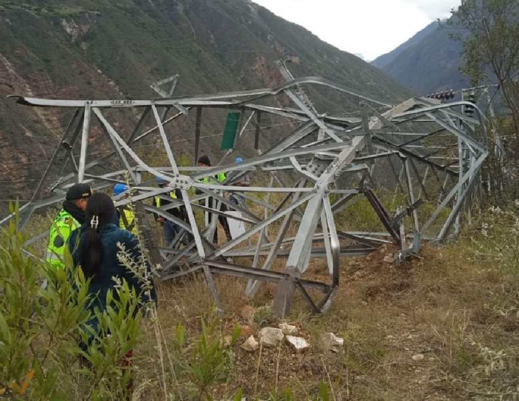 Presuntos mineros ilegales perpetraron un nuevo atentado contra una torre de alta tensión en la zona de operaciones de la minera Poderosa ubicada en el distrito de Chuguy, en la provincia de Sánchez Carrión, en la sierra de La Libertad. ANDINA/Difusión