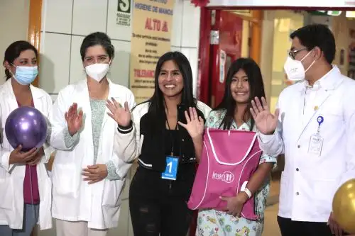 La señora Luz María Janampa Oré le dio una luz de esperanza a su hija tras donarle un riñón. Foto: ANDINA/Vidal Tarqui