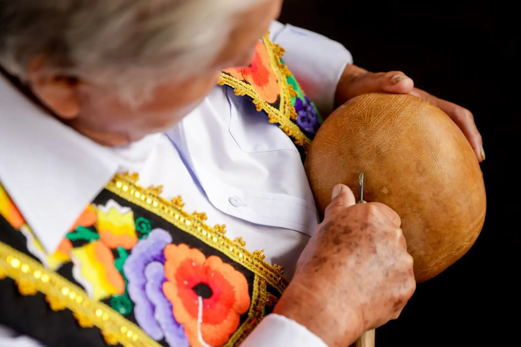 Con el nombre de Pachamama, en honor a la madre tierra y alusiva al Día de la Madre, los asistentes podrán encontrar una amplia variedad de regalos artesanales.
Foto: ANDINA / Luis Iparraguirre