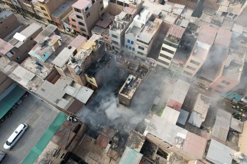 Incendio en Breña: Bomberos trabajan para apagar siniestro
