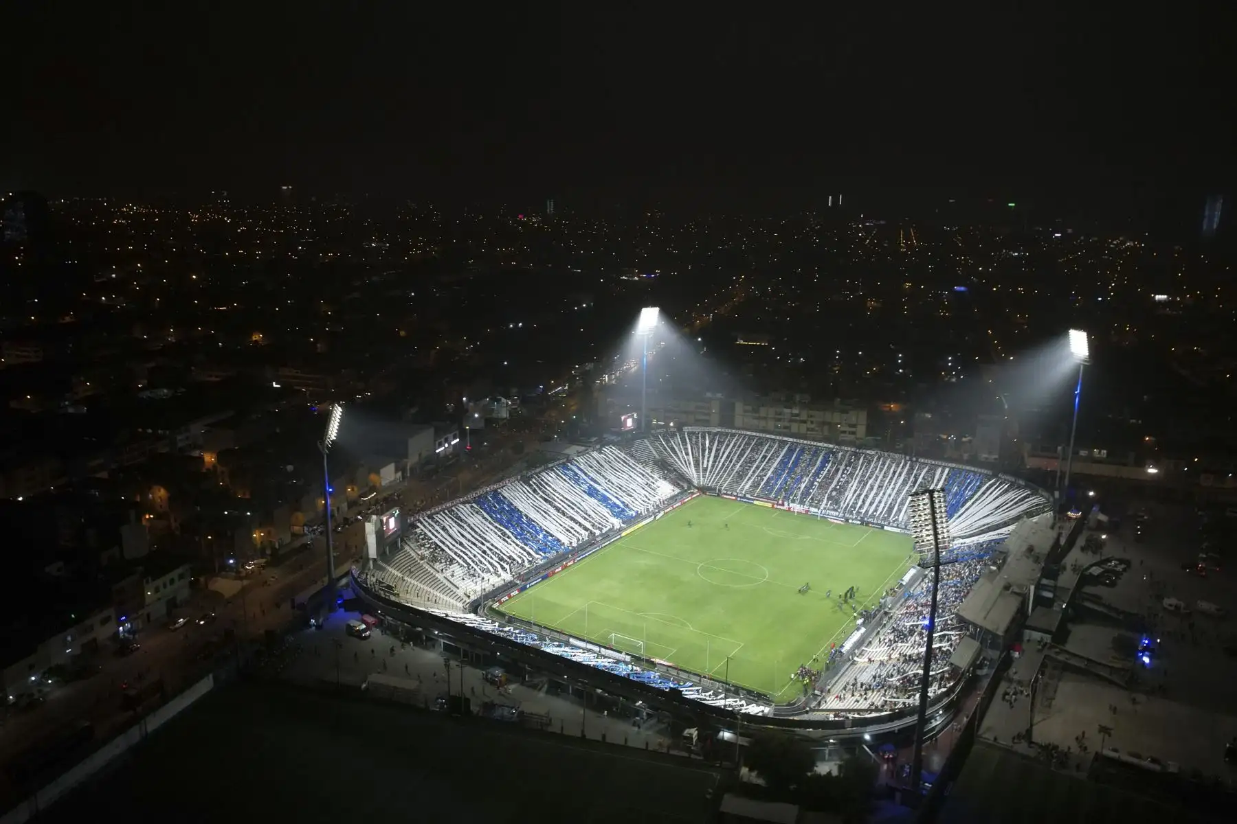 Imágenes con dron, durante el partido entre Alianza Lima vs Cerro Porteño por la Copa Libertadores 2024 en el estadio Alejandro Villanueva de La Victoria.
Foto: ANDINA/Daniel Bracamonte