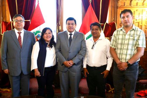 Presidente del Congreso atendió demandas de los centros poblados del Cusco