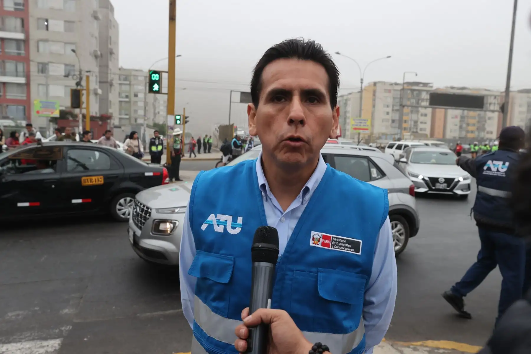 Declaraciones de Carlos Bonilla, vocero de la ATU durante el megaoperativo en conjunto con la Policía Nacional en el distrito del Rímac contra el transporte informal.

Foto: ANDINA/Juan Carlos Guzmán Negrini