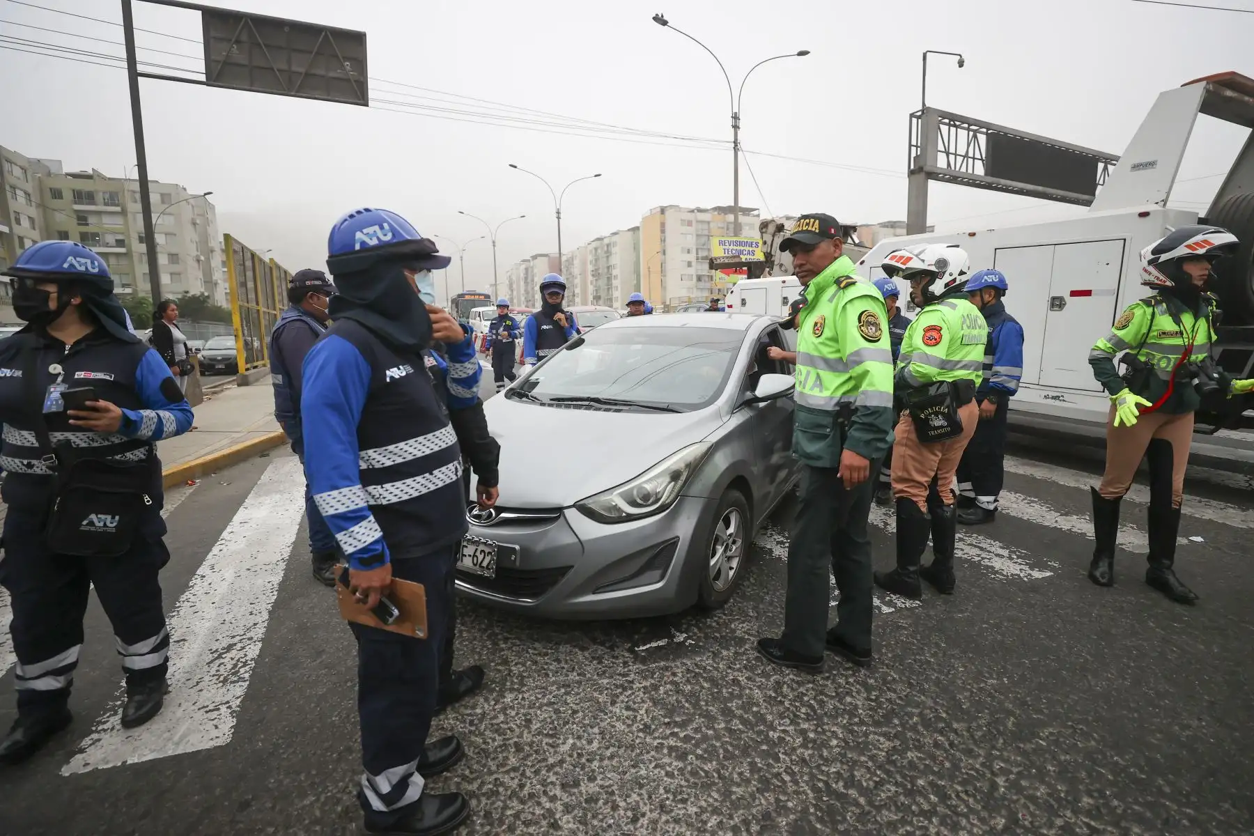 La ATU en conjunto con la Policía Nacional realizaron un megaoperativo en el distrito del Rímac contra el transporte informal.

Foto: ANDINA/Juan Carlos Guzmán Negrini