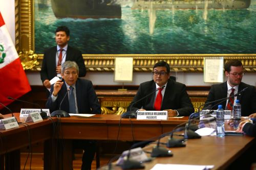 Presentación del ministro José Arista en la sesión extraordinaria de la Comisión de Economía