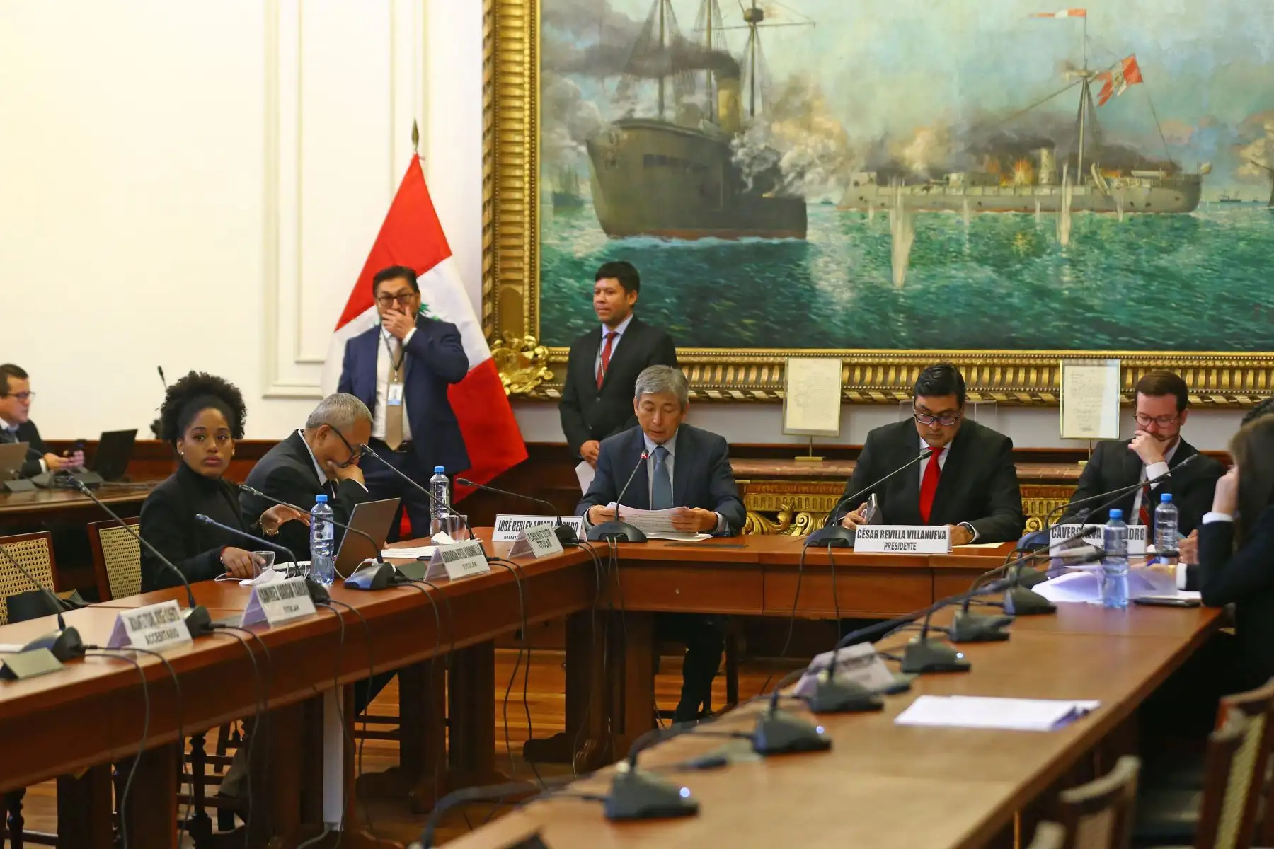 Presentación del ministro de Economía, José Arista, en la sesión extraordinaria de la Comisión de Economía del Congreso de la República. Los miembros de la comisión tratan sobre la propuesta de predictamen que propone la “Ley de modernización del Sistema Previsional Peruano”. Foto: Andina/ Eddy Ramos