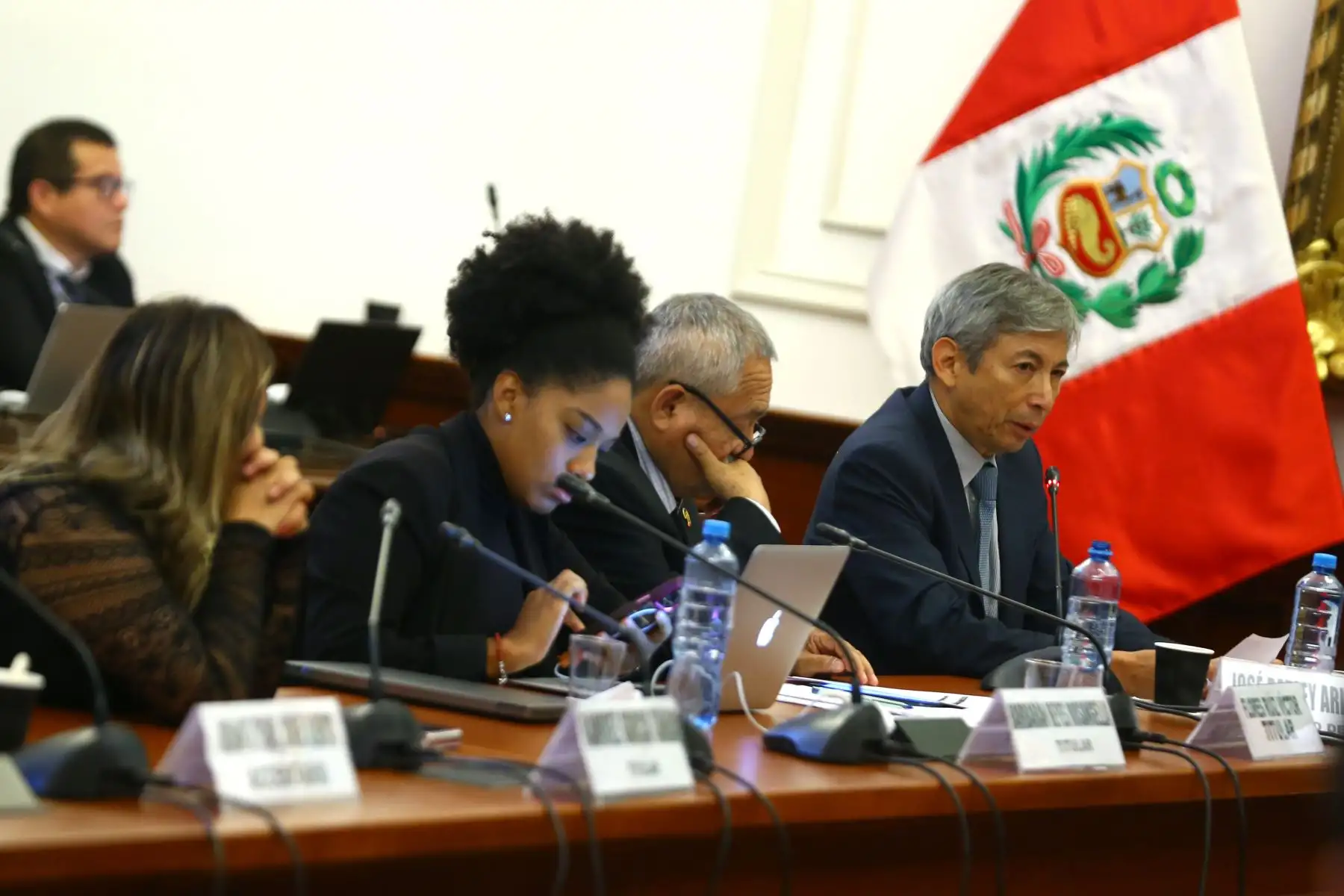 Presentación del ministro de Economía, José Arista, en la sesión extraordinaria de la Comisión de Economía del Congreso de la República. Los miembros de la comisión tratan sobre la propuesta de predictamen que propone la “Ley de modernización del Sistema Previsional Peruano”. Foto: Andina/ Eddy Ramos