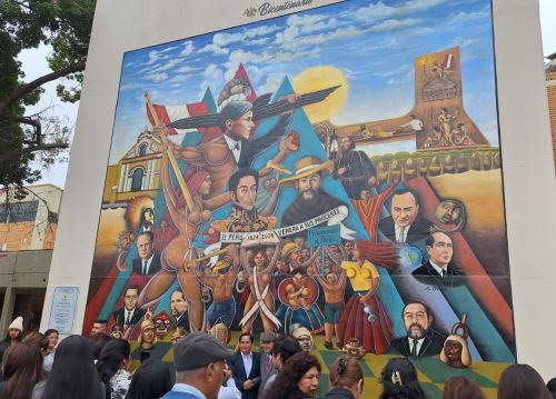 Por el Bicentenario de la Universidad Nacional de Trujillo se develó un mural conmemorativo. La obra de arte incluye a personajes importantes de esa casa de estudios. Foto: Luis Puell