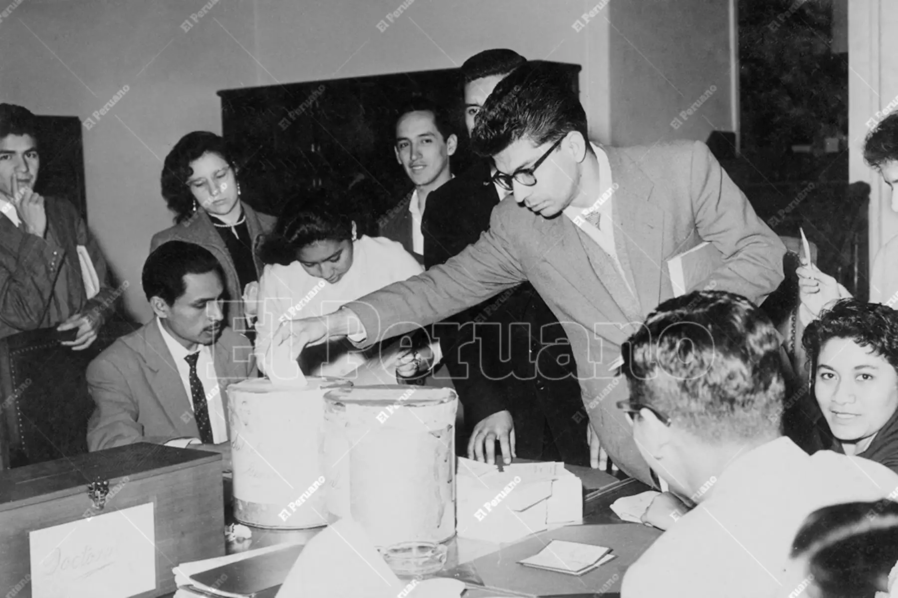 Lima - 1959 / Elecciones para elegir representantes estudiantiles en la Universidad Nacional Mayor de San Marcos. Foto: Archivo Histórico de El Peruano / Braulio Cabrera