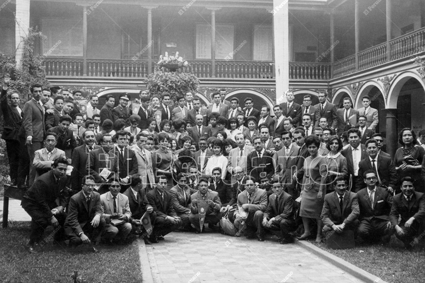 Lima - Década 1960 / Graduación de una promoción en la Casona de la Universidad Nacional Mayor de San Marcos.  Foto: Archivo Histórico de El Peruano
