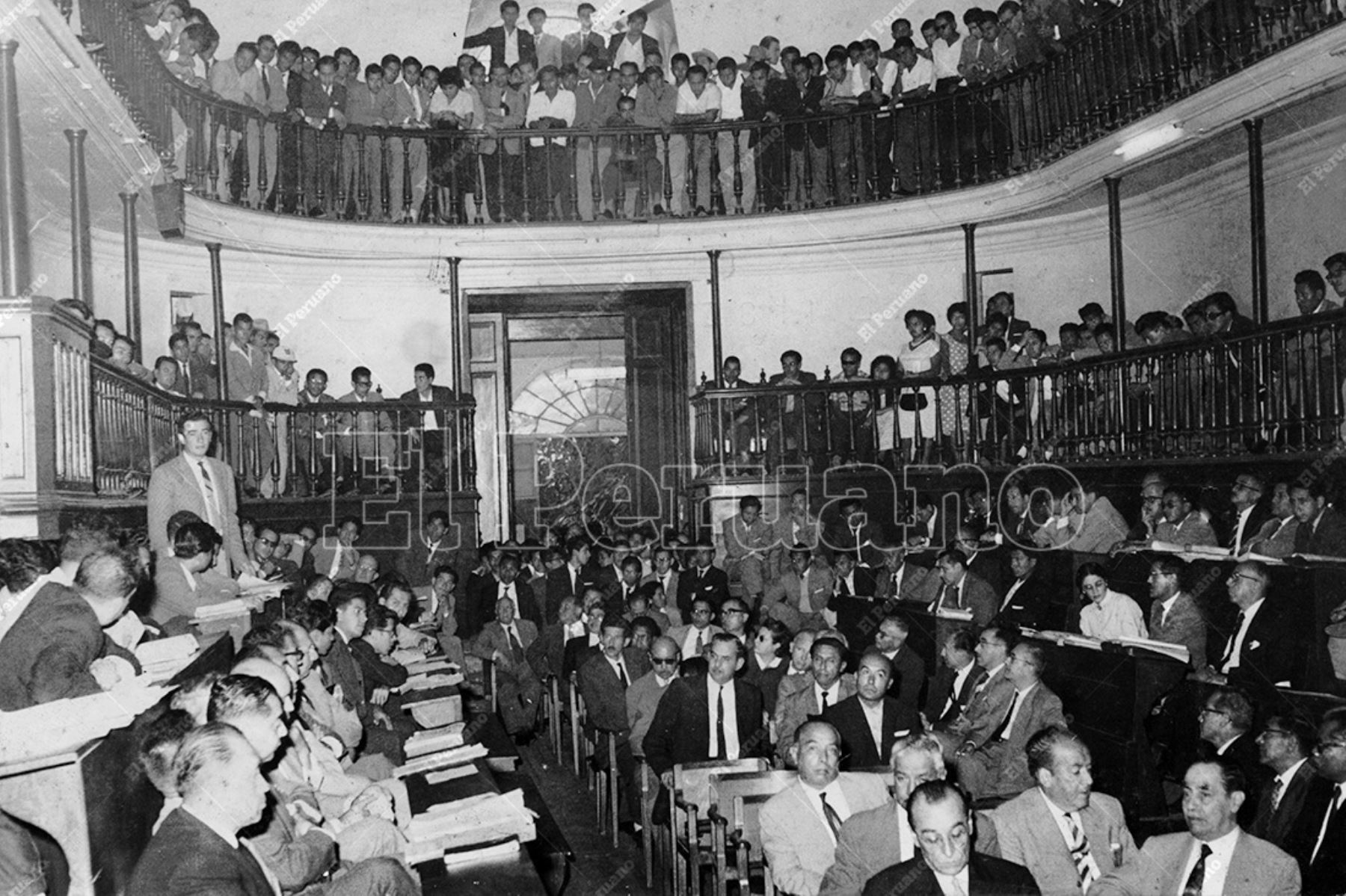 Lima - 21 abril 1961 / Asamblea universitaria en el salón general de la Casona de San Marcos. Foto: Archivo Histórico de El Peruano