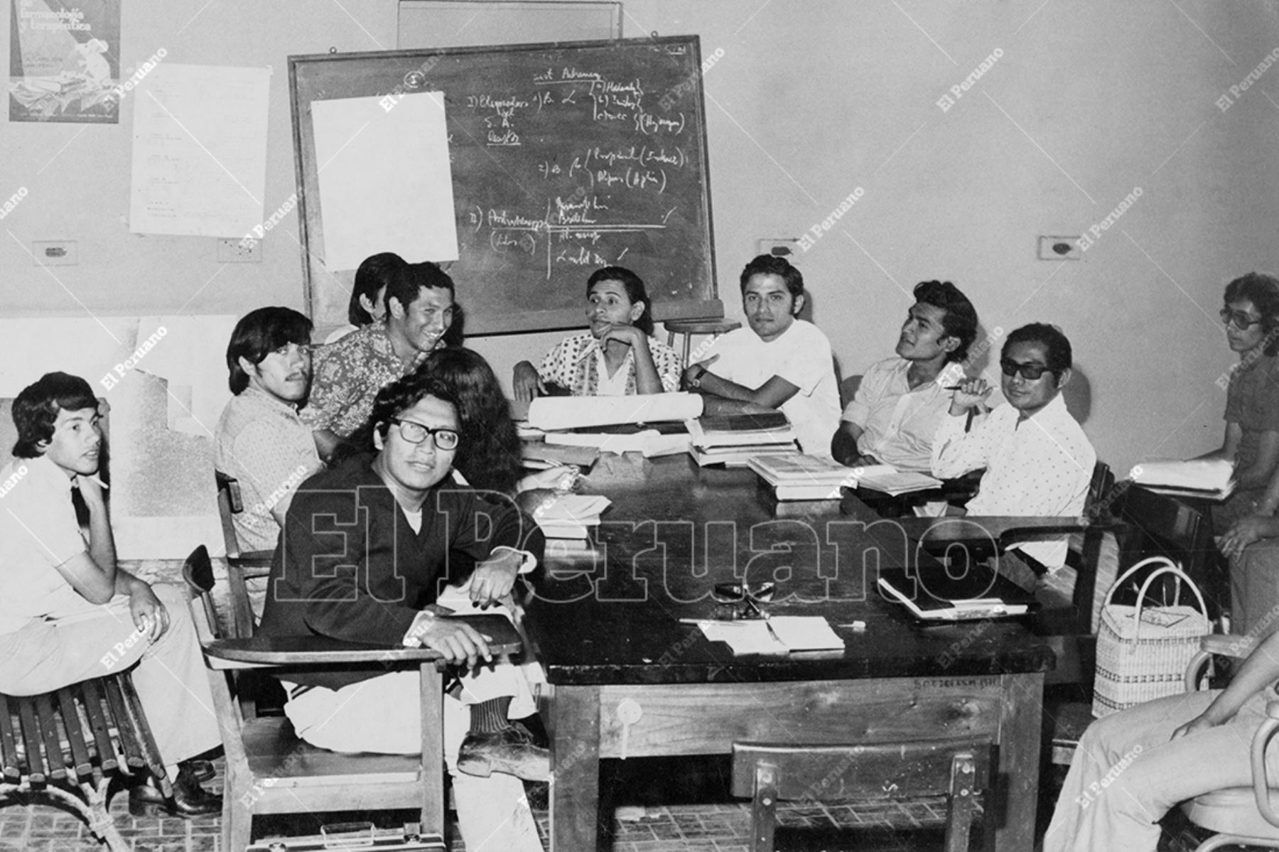 Lima - 13 marzo 1975 / Estudiantes de medicina de la Universidad de San Marcos. Foto: Archivo Histórico de El Peruano / Máximo Miralles