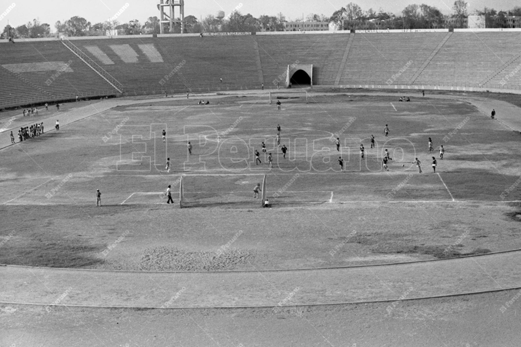 Lima - 5 marzo 1975 / Estadio de la Universidad Nacional Mayor de San Marcos. Foto: Archivo Histórico de El Peruano / Virgilio Molero