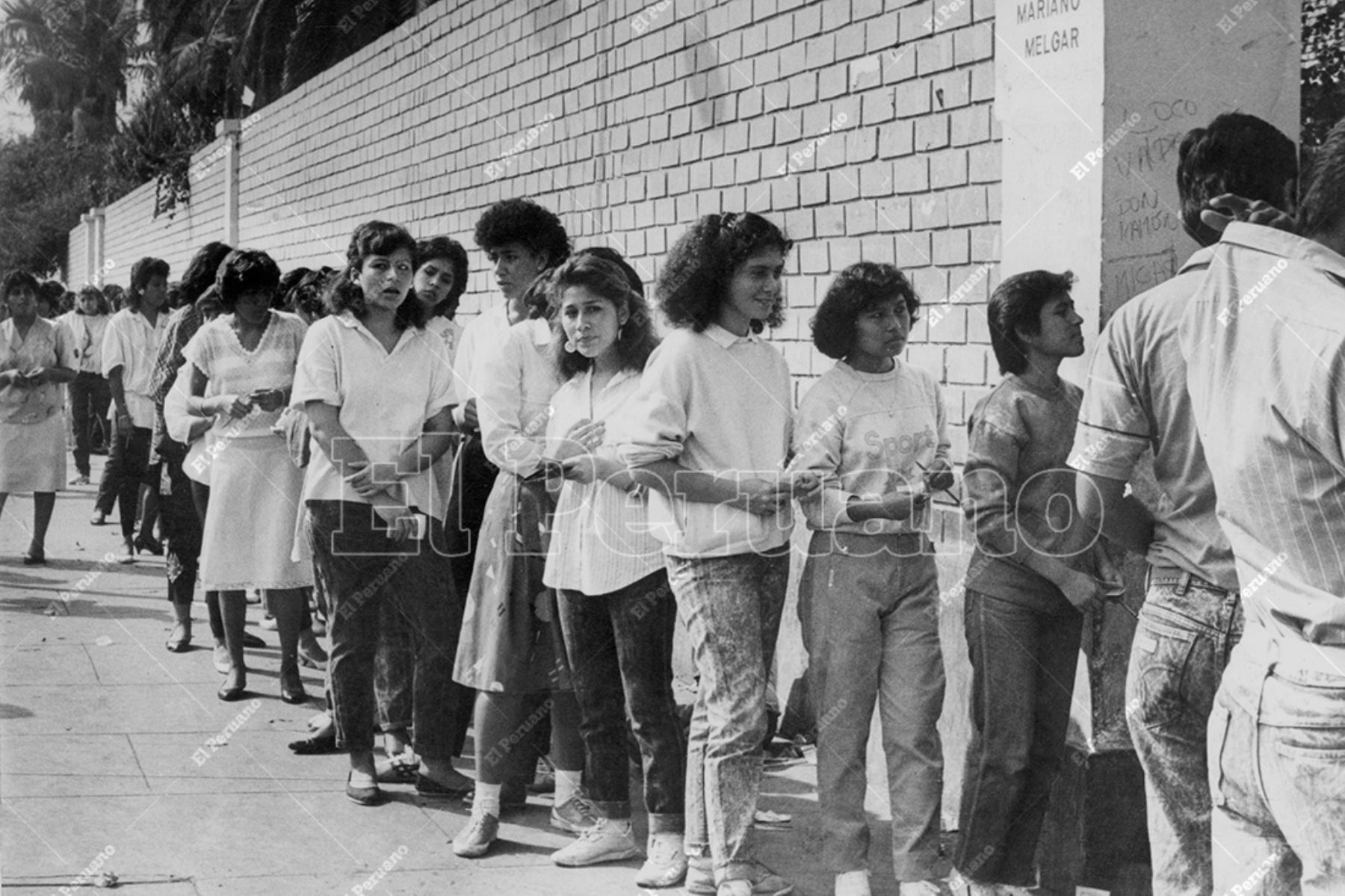 Lima - 24 abril 1985 / Postulantes a la Universidad Nacional Mayor de San Marcos. Foto: Archivo Histórico de El Peruano / Máximo Miralles