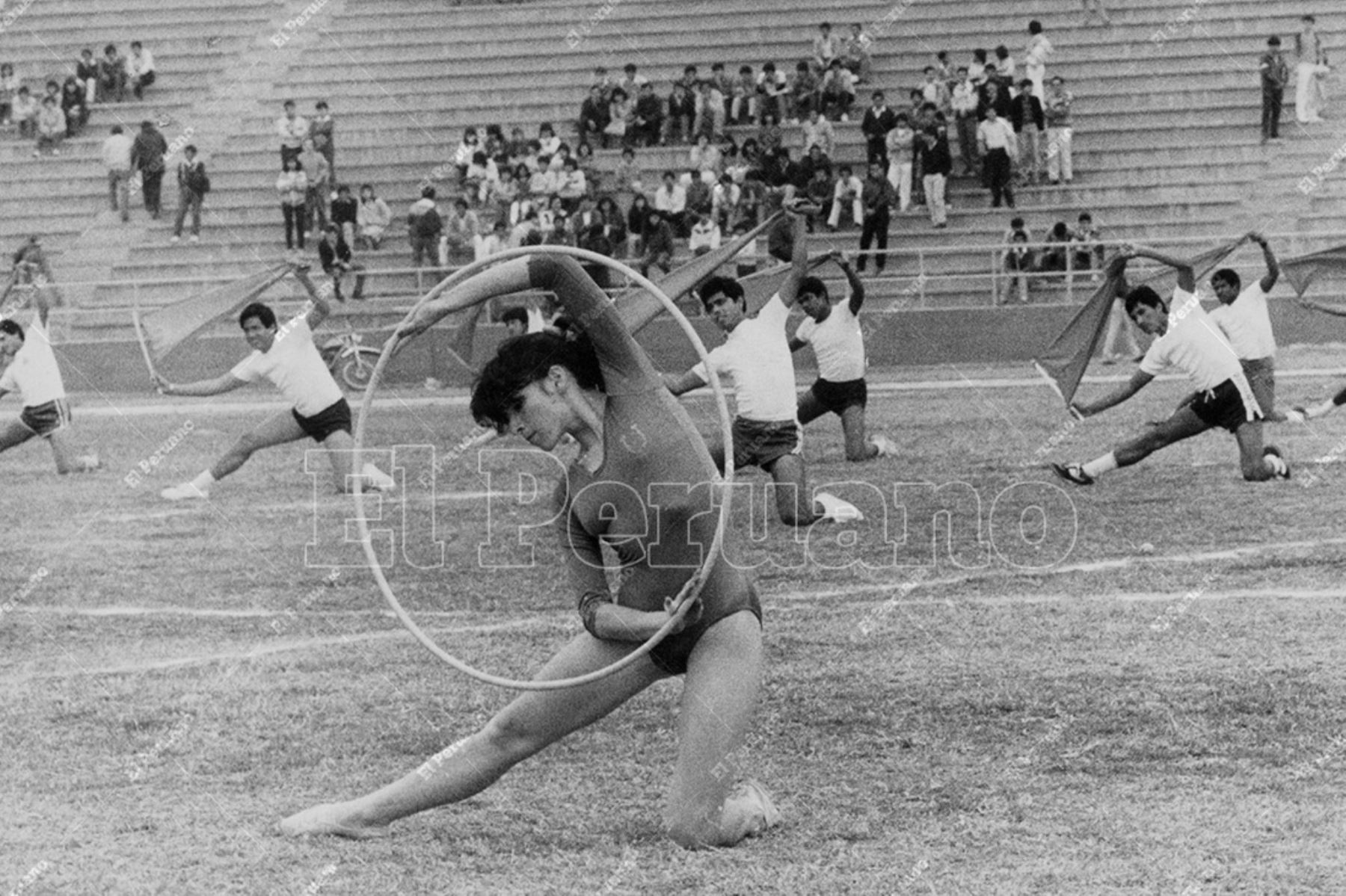 Lima - 28 agosto 1987 / Olimpiadas universitarias en el estadio de de San Marcos.  Foto: Archivo Histórico de El Peruano