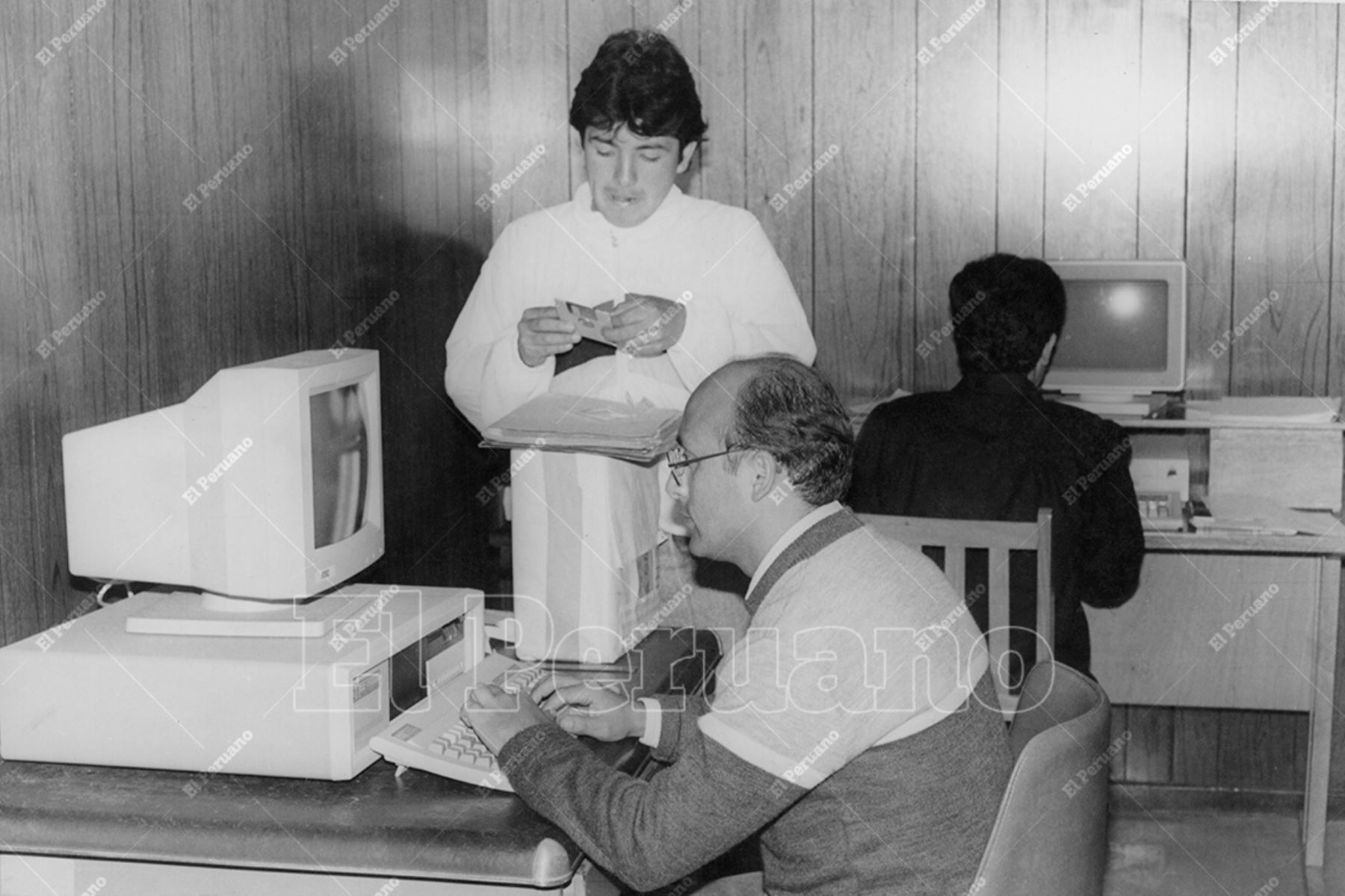 Lima - 14 octubre 1991 / Biblioteca de la Universidad Nacional Mayor de San Marcos. Foto: Archivo Histórico de El Peruano / Norman Córdova