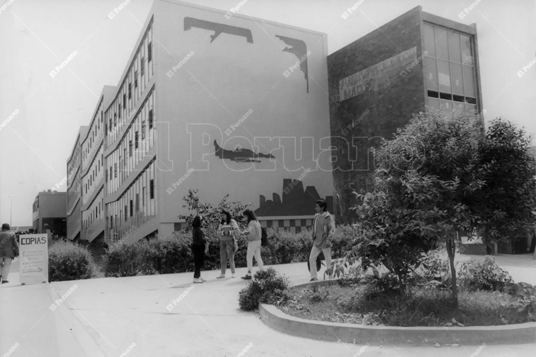Lima – 28 agosto 1991. Vista de la Facultad de Letras y Ciencias Humanas de la Universidad Nacional Mayor de San Marcos, espacio académico vinculado a la formación de reconocidos intelectuales y figuras de la literatura peruana. Foto: Archivo Histórico de El Peruano.
