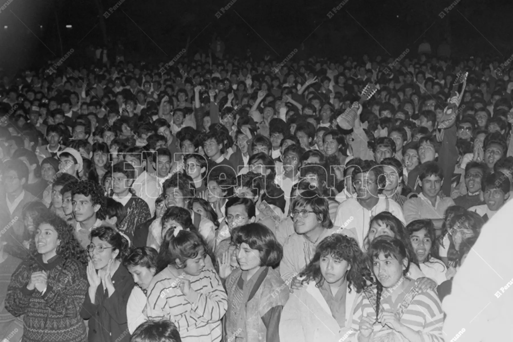 Lima - 18 setiembre 1991 / Multitudinario concierto de Miki González en la Universidad Nacional Mayor de San Marcos. Foto: Archivo Histórico de El Peruano / Víctor Palomino