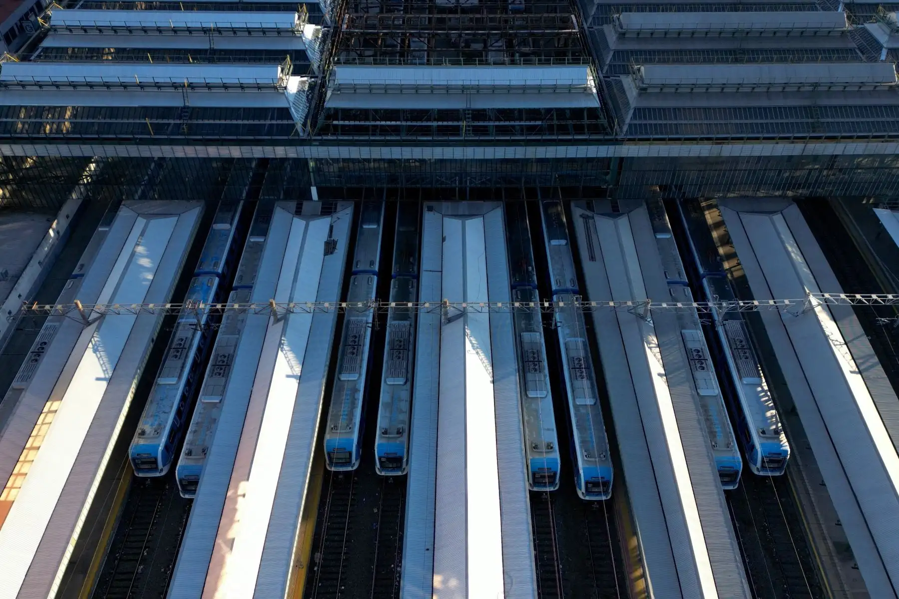 Vista aérea de la estación de tren Constitución en Buenos Aires, durante la huelga general convocada por la Confederación General del Trabajo (CGT). Foto: AFP