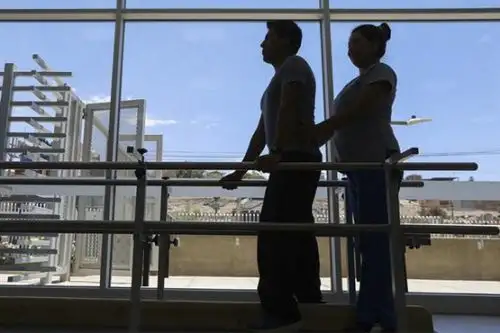 Entre las limitaciones más comunes que experimentan las personas con discapacidad, destacan las dificultades para moverse o caminar y/o para usar brazos o piernas. Foto: ANDINA/Difusión