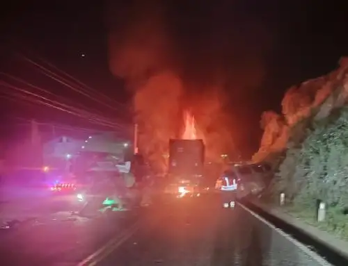 Un múltiple choque se produjo anoche en el km 96 de la carretera Central que provocó el cierre de esta importante vía. A esta hora el tránsito se encuentra restringido.