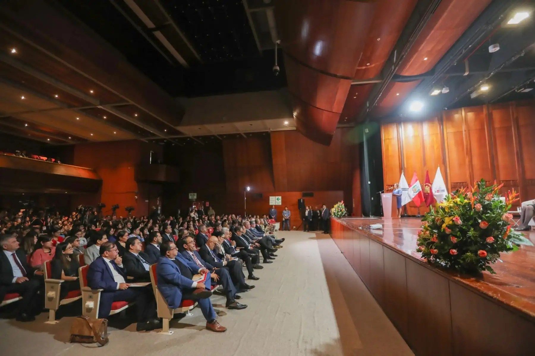 La presidenta de la república, Dina Boluarte, participó en la ceremonia de inauguración del seminario internacional ‘Constitución Política, Democracia y Valores Institucionales’. Foto: ANDINA/Prensa Presidencia