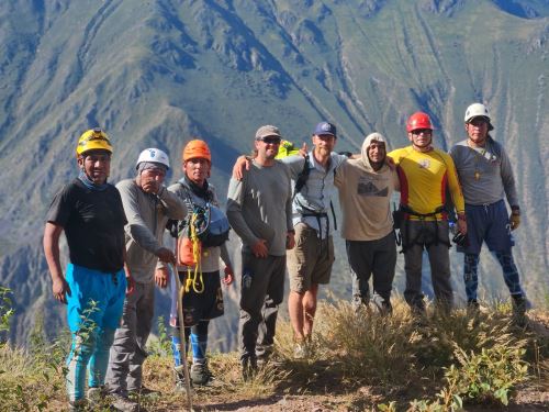 Brigadas de la Policía Nacional rescataron a cuatro turistas estadounidenses y un peruano que se encontraban extraviados en la provincia de Andahuaylas, región Apurímac. ANDINA/Difusión