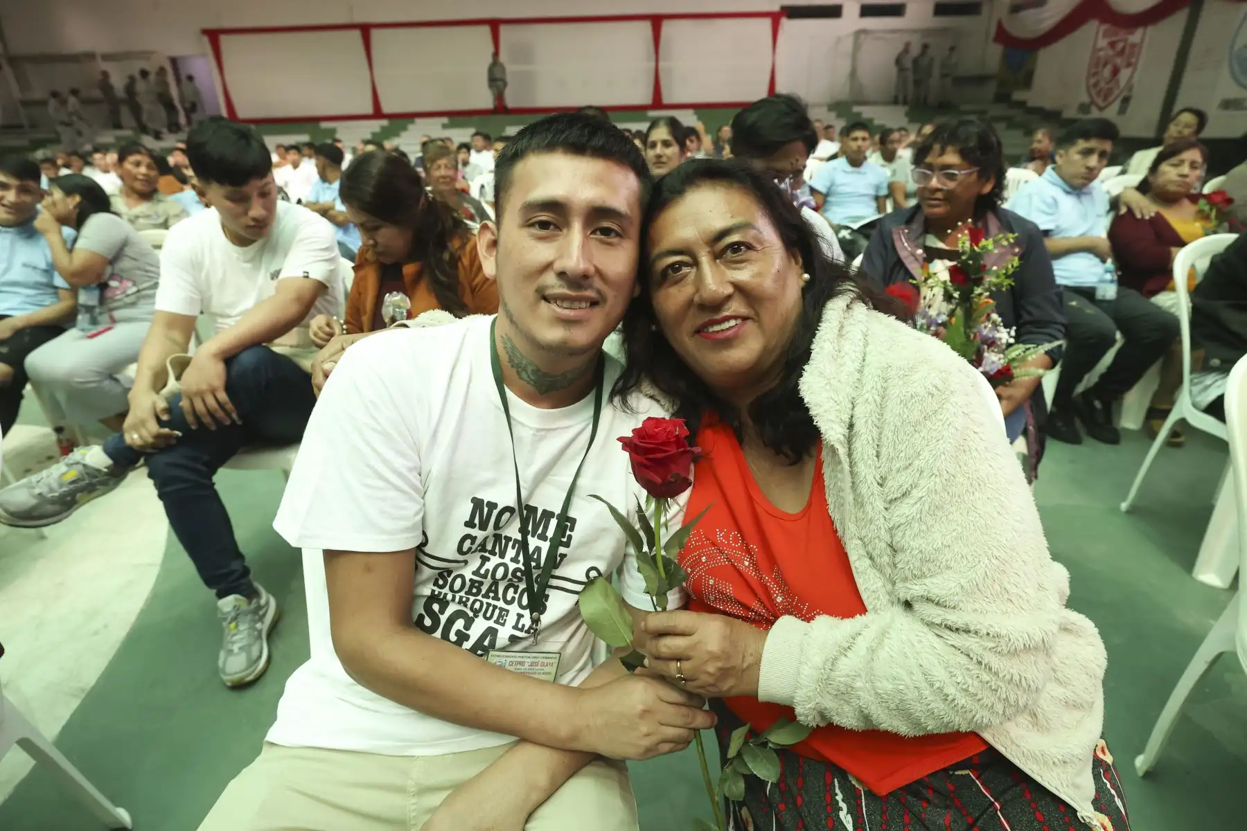 La Sinfónica Nacional ofreció un concierto para los internos de distintos penales que realizaron un compartir con sus progenitoras con motivo del Día de la Madre en el penal de Lurigancho.

Foto: ANDINA/Juan Carlos Guzmán Negrini