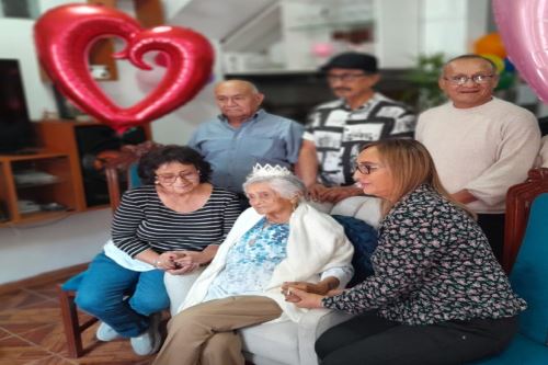 Día de la Madre: Doña Mamauca con 101 años fue coronada como "la mamita más longeva" de Carmen de la Legua