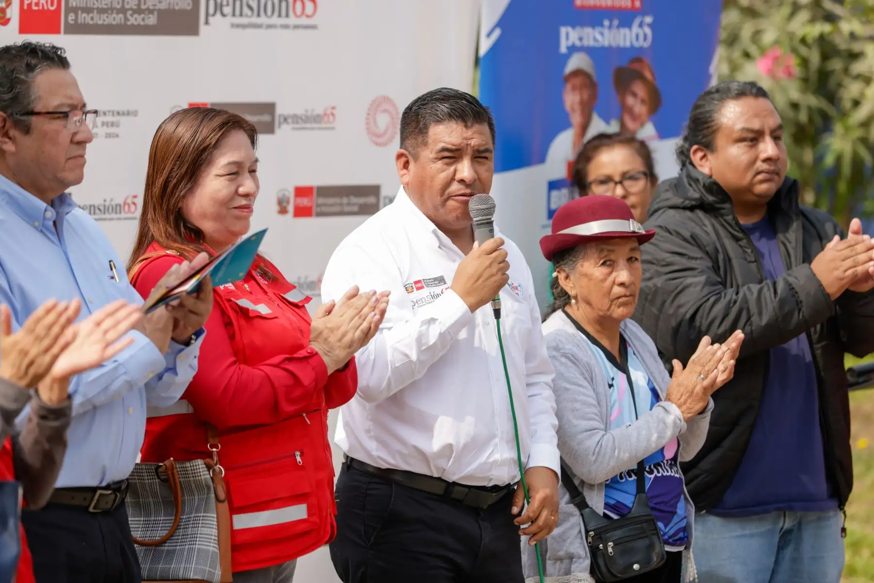 Con motivo del Día de la Madre, Pensión 65 reconoció a un grupo de madres del programa social, en el parque Túpac Amaru en San Juan de Lurigancho. Foto: ANDINA/Luis Iparraguirre