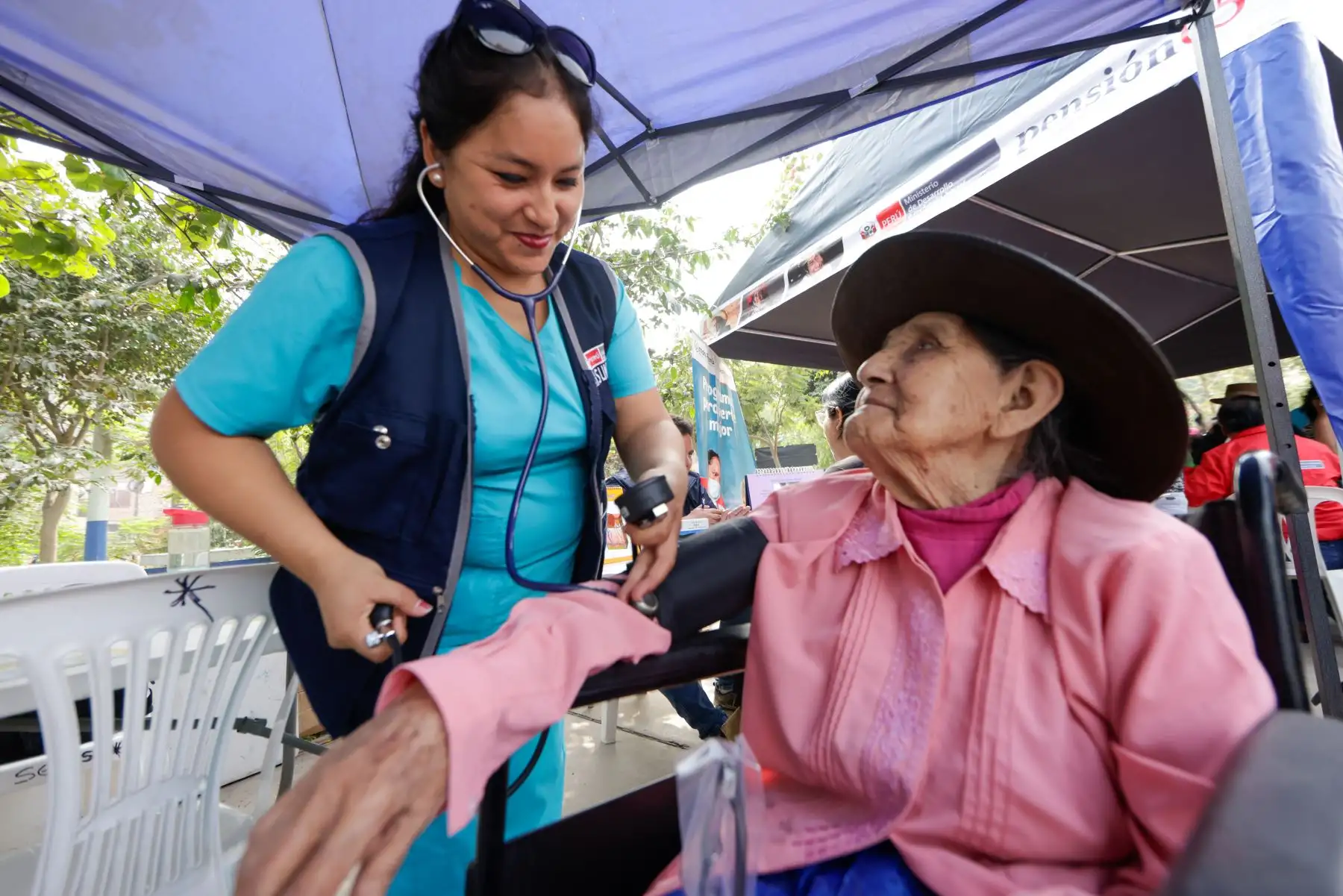 Con motivo del Día de la Madre, Pensión 65 reconoció a un grupo de madres del programa social, en el parque Túpac Amaru en San Juan de Lurigancho. Foto: ANDINA/Luis Iparraguirre