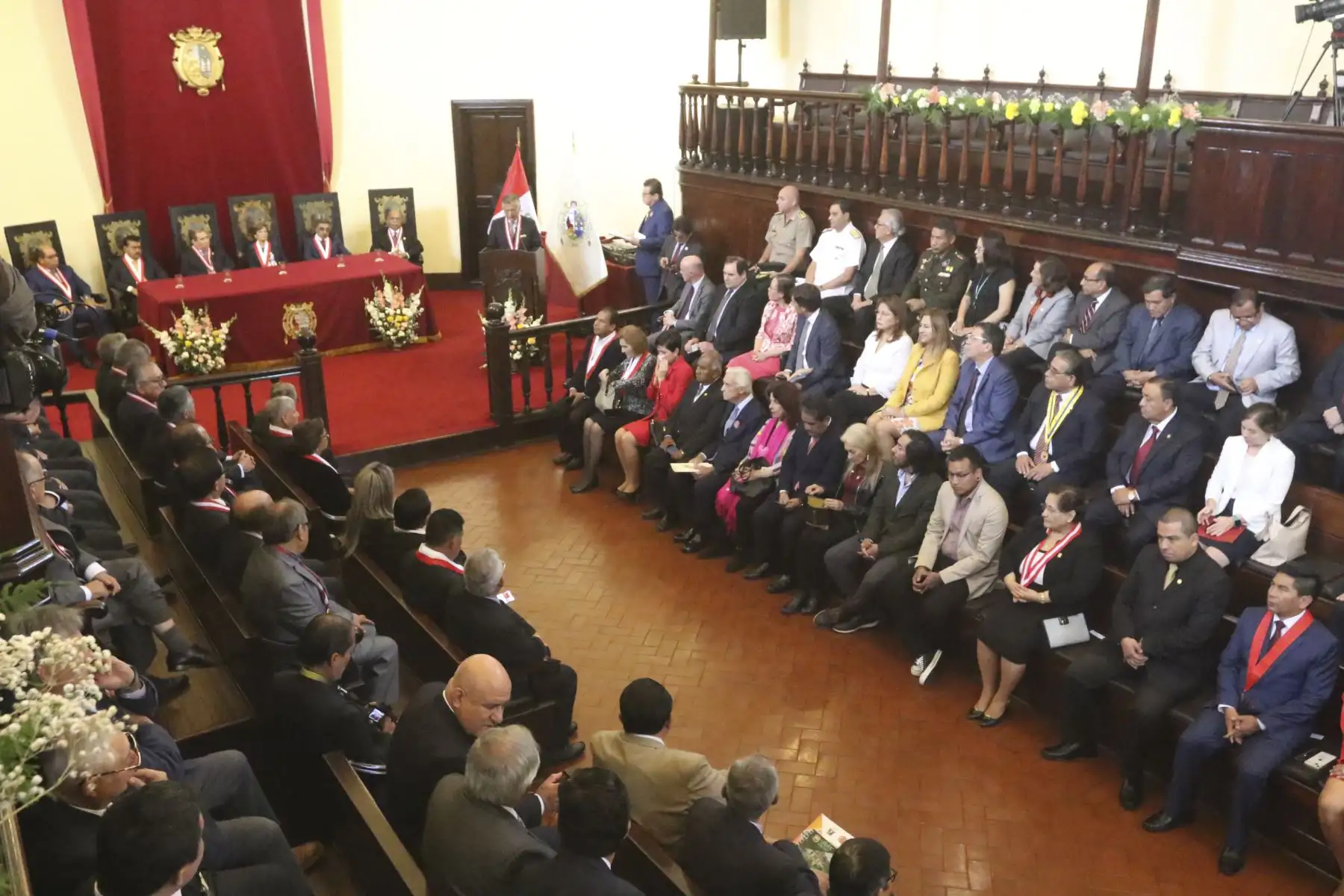 Como parte de las actividades oficiales por el 473° aniversario, un grupo de egresados sanmarquinos son reconocidos, por su destacada trayectoria profesional y por los importantes cargos o funciones que ejercen en distintas instituciones en el país.
Foto: ANDINA/Héctor Vinces