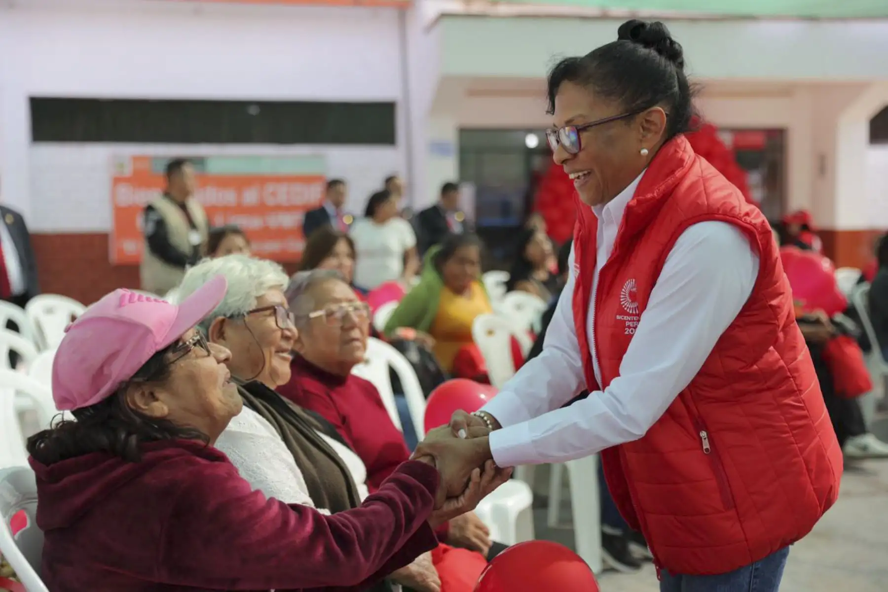 Con la presencia de la ministra de la Mujer y Poblaciones Vulnerables, Teresa Hernández, más de 200 madres usuarias del Programa Integral Nacional para el Bienestar Familiar (Inabif) celebraron por adelantado el Día de la Madre en Villa María del Triunfo. Foto: ANDINA/Difusión