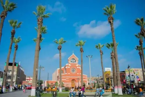 Las carreras profesionales que ofrece la casa de estudios superiores son Ingeniería Industrial y Gestión Empresarial, Ingeniería Textil, Ingeniería Agroindustrial, Ciencias Contables e Ingeniería de Gas y Petroquímica.