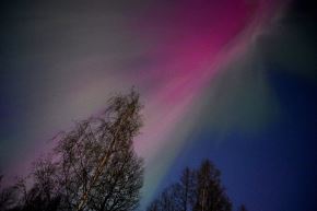 Si estás cerca del Polo Norte, se llama una aurora boreal o luces del norte. Si estás cerca del Polo Sur, se llama una aurora austral o las luces del sur. Esta fue una aurora boreal en Finlandia. Foto: AFP

